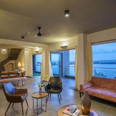 Grey Stone - Lakefront Penthouse Family Rooms Колхапур Екстер'єр фото