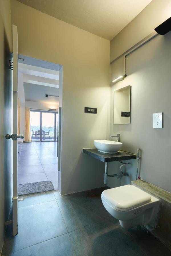 Grey Stone - Lakefront Penthouse Family Rooms Колхапур Екстер'єр фото