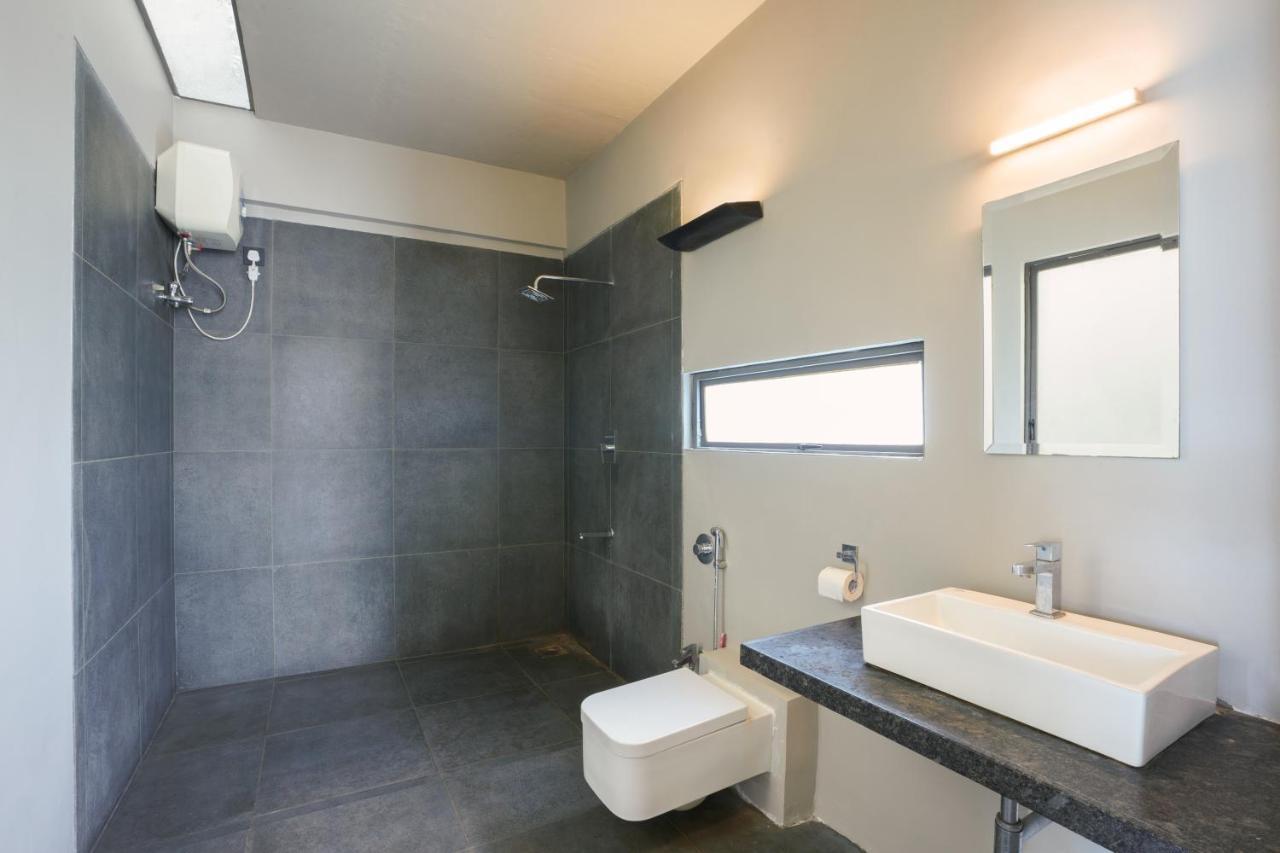 Grey Stone - Lakefront Penthouse Family Rooms Колхапур Екстер'єр фото