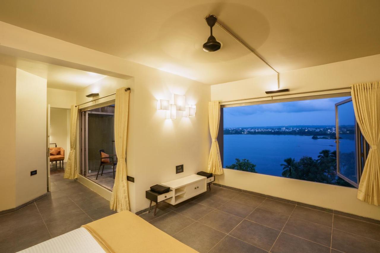 Grey Stone - Lakefront Penthouse Family Rooms Колхапур Екстер'єр фото