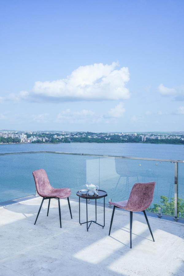 Grey Stone - Lakefront Penthouse Family Rooms Колхапур Екстер'єр фото