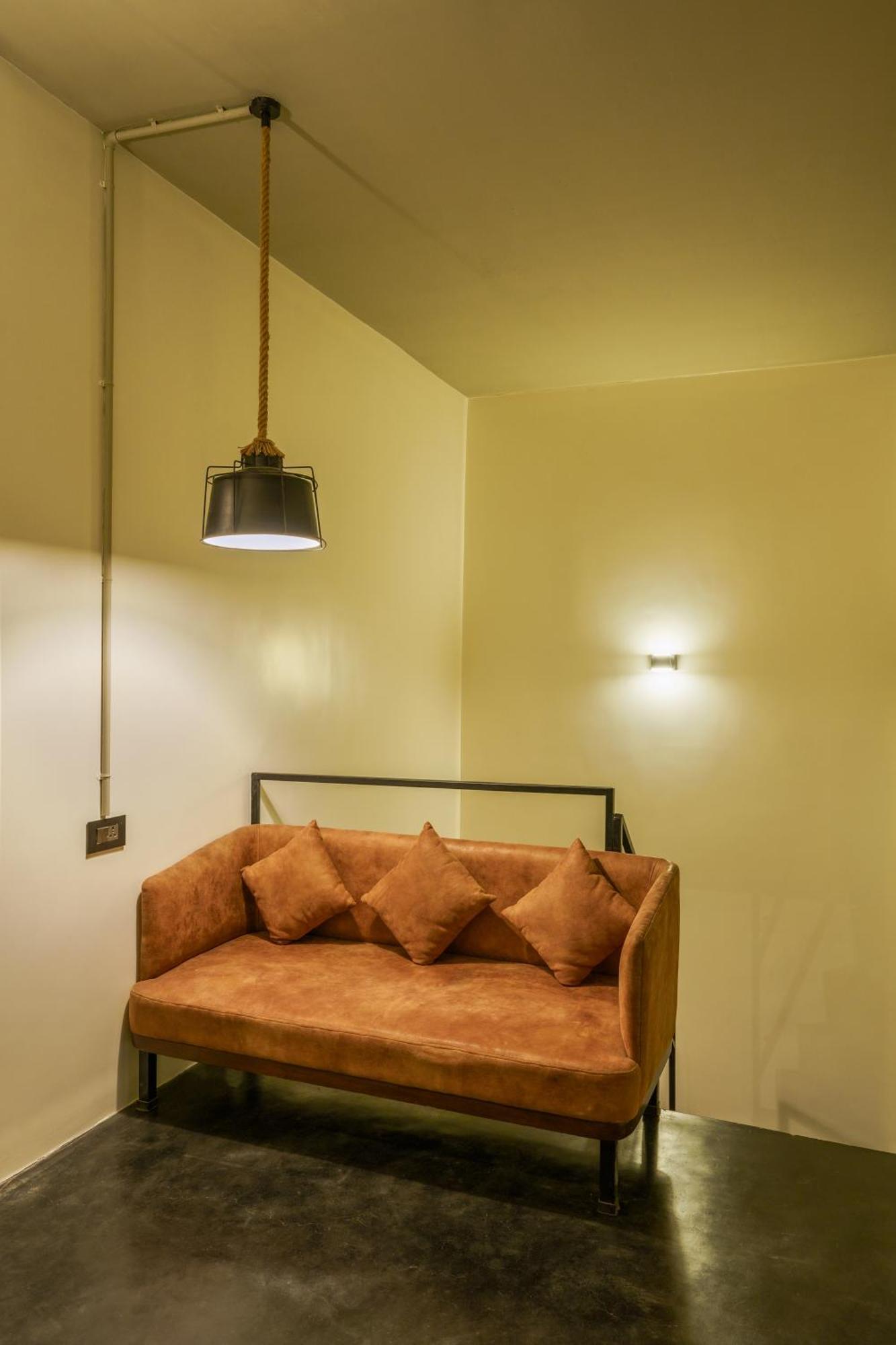 Grey Stone - Lakefront Penthouse Family Rooms Колхапур Екстер'єр фото