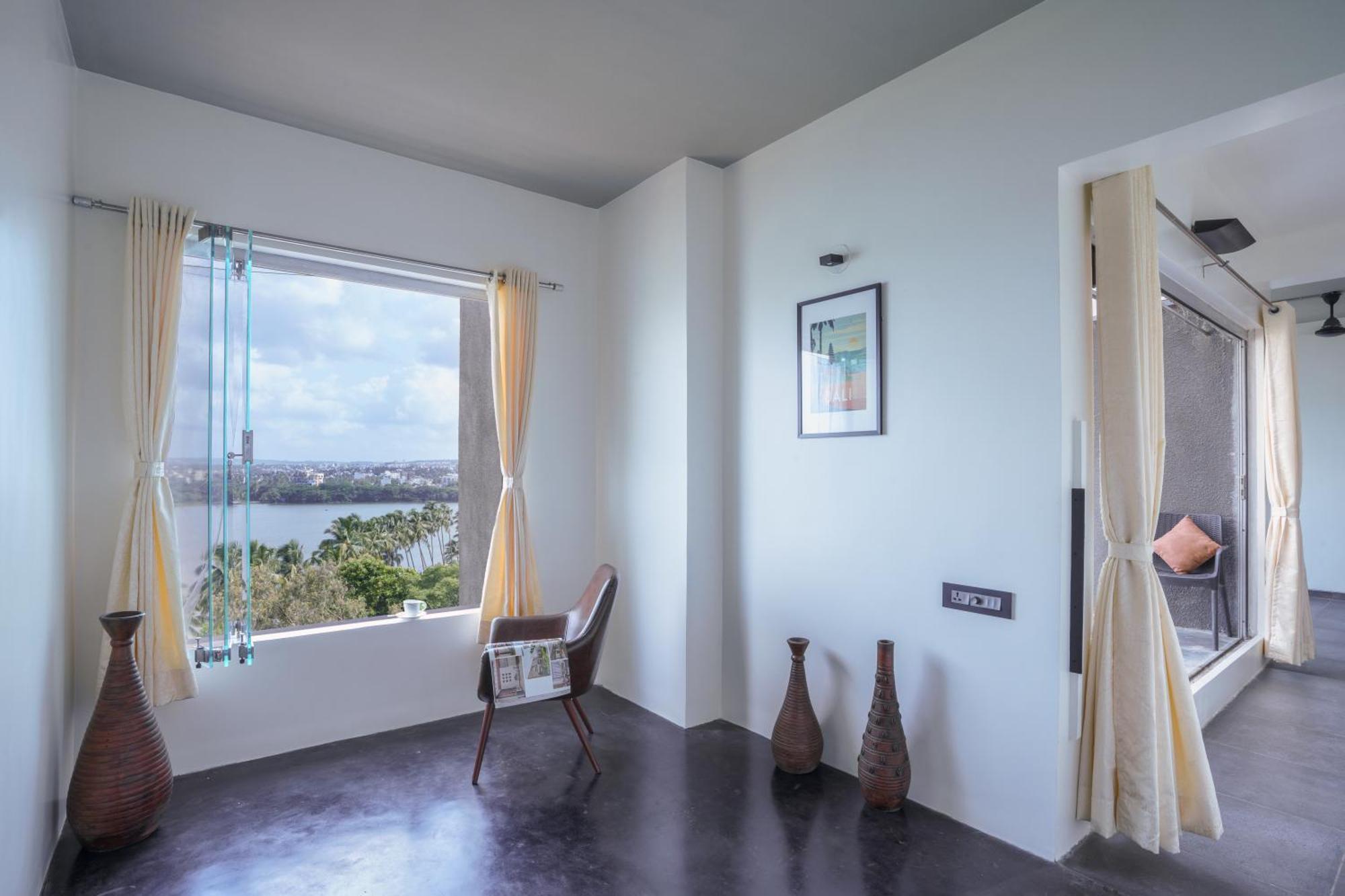 Grey Stone - Lakefront Penthouse Family Rooms Колхапур Екстер'єр фото