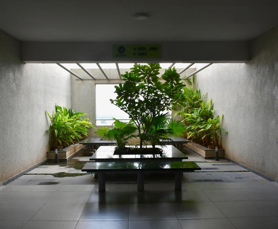 Grey Stone - Lakefront Penthouse Family Rooms Колхапур Екстер'єр фото