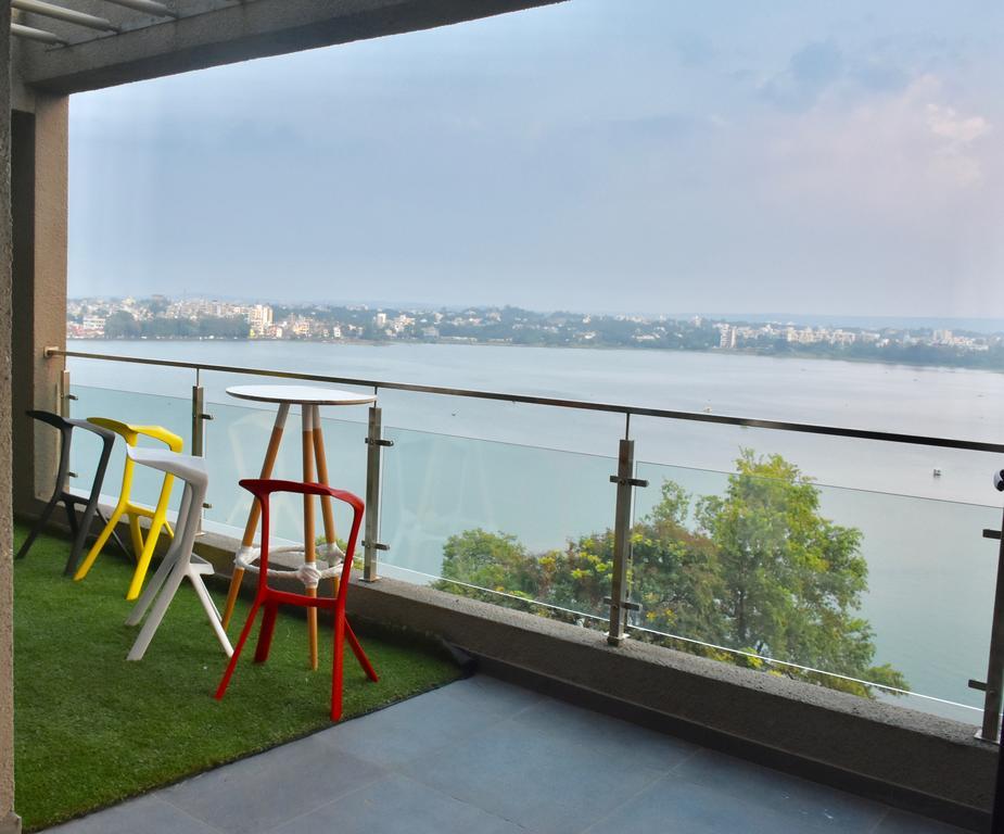 Grey Stone - Lakefront Penthouse Family Rooms Колхапур Екстер'єр фото